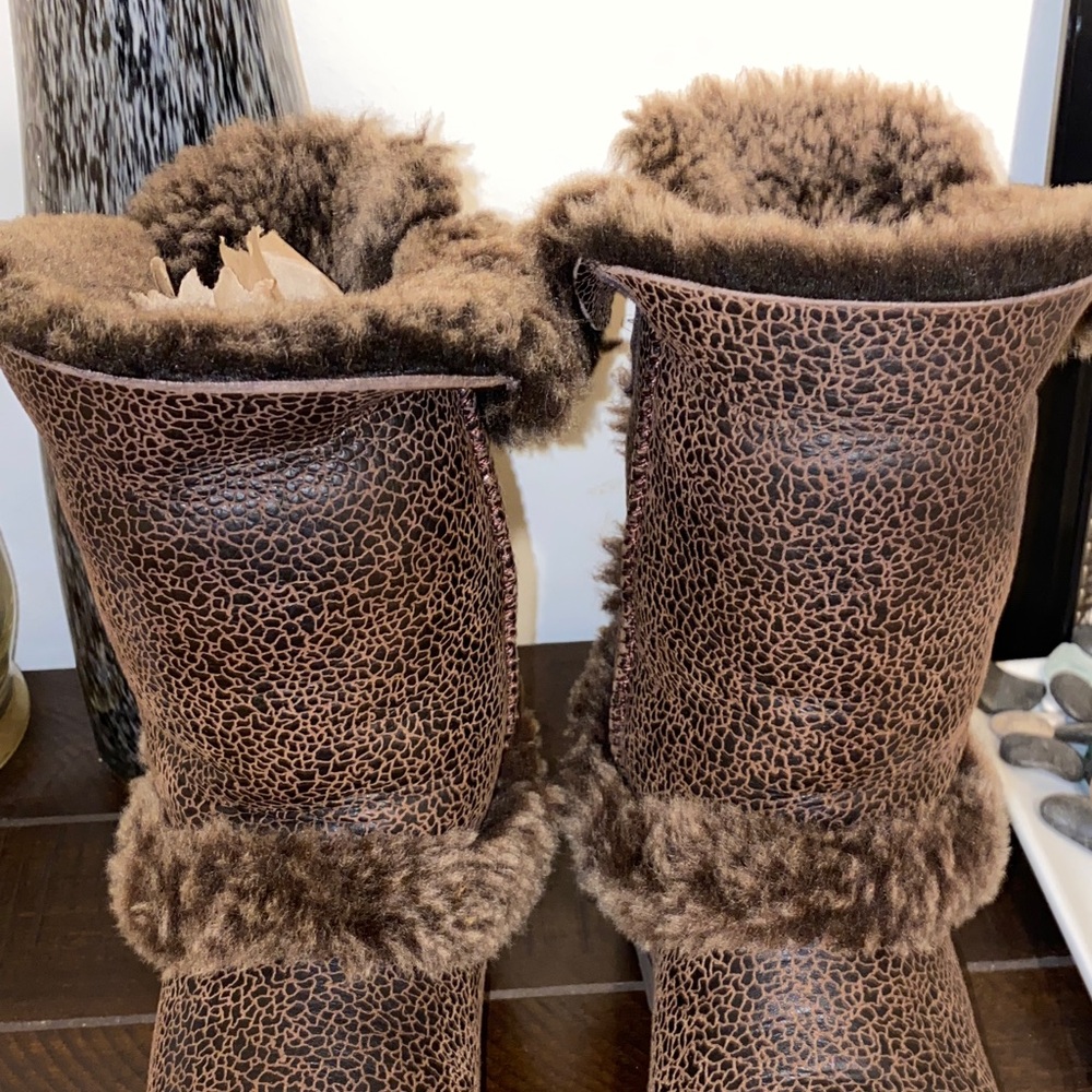 Rare!! UGG Skylah Brown Bomber Leather Faux Fur Boots Size 6 - Picture 14 of 15